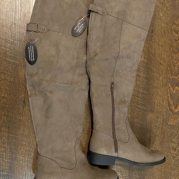 Over the knee boots wide calf Size 9 NWT - Picture 9 of 12